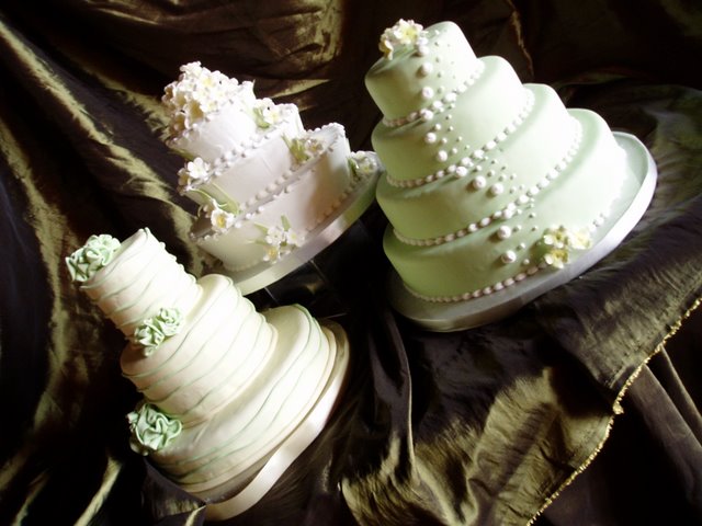 Individual Mini Wedding Cakes September 11 2008 by WedDish Filed under