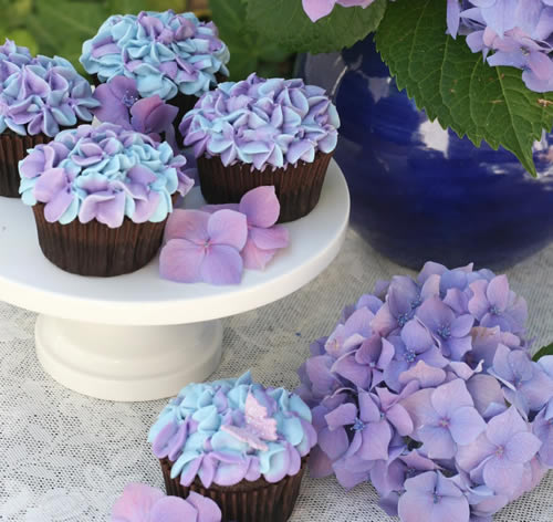 hydrangea cupcakes hydrangea cupcakes Cupcakes! DIY able or Budget Buster?