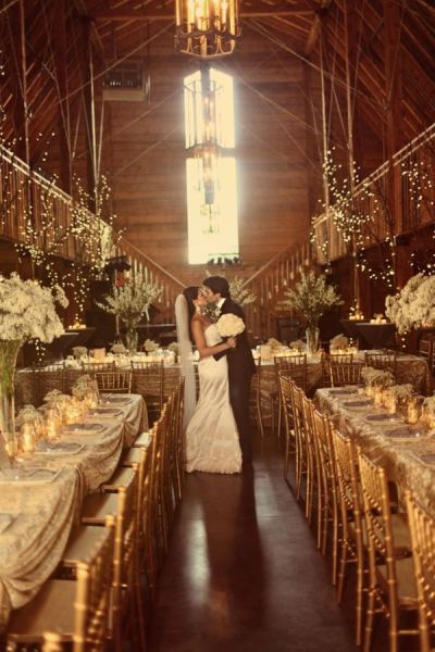 Gold-Ivory Feasting tables for a wedding 0016x600 Glorious Gold and Ivory Wedding Design